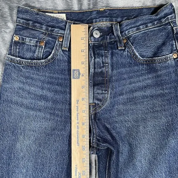 Levi's 501 Jeans Womens W25 L30 Blue Medium Wash Straight Button Fly Classic - Picture 4 of 14